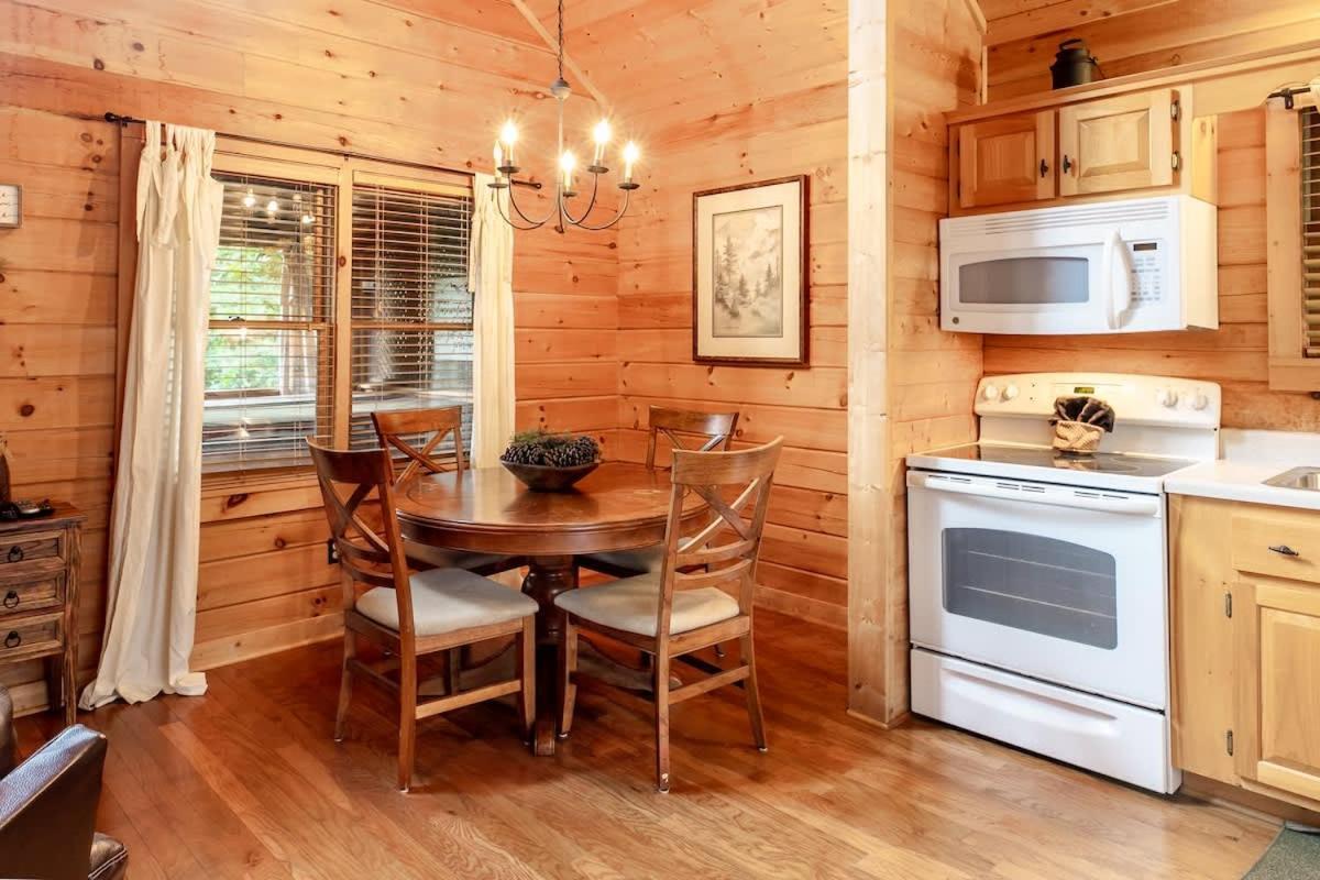 Nice View Fireplace, Hot Tub, Porch Bed, Private Sevierville Eksteriør bilde