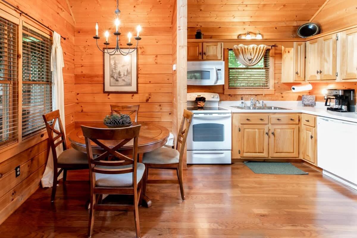 Nice View Fireplace, Hot Tub, Porch Bed, Private Sevierville Eksteriør bilde