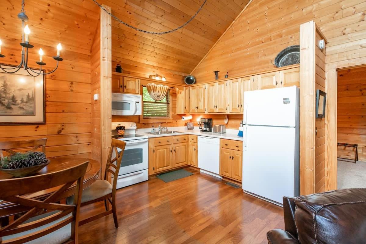 Nice View Fireplace, Hot Tub, Porch Bed, Private Sevierville Eksteriør bilde