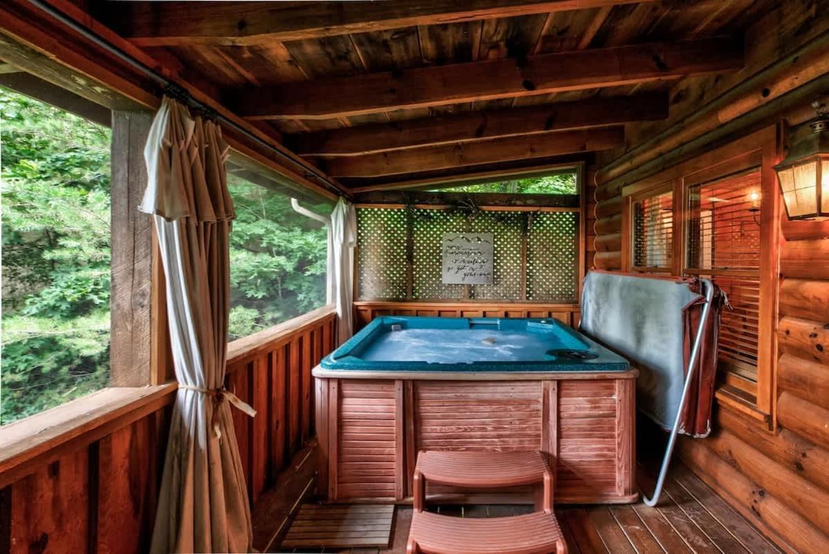 Nice View Fireplace, Hot Tub, Porch Bed, Private Sevierville Eksteriør bilde